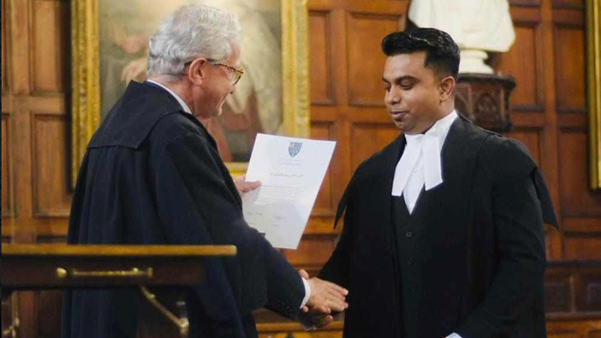 ছেলে ব্যারিস্টার হওয়ায় ২ হাজার গ্রামবাসীকে খাওয়ালেন বাবা-মা