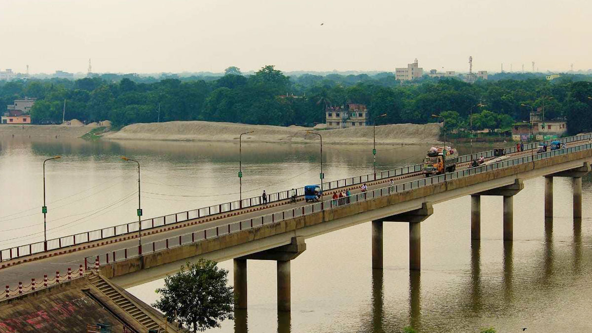 সেতুর ওপর থেকে নদীতে ঝাঁপ দিলেন কলেজছাত্রী