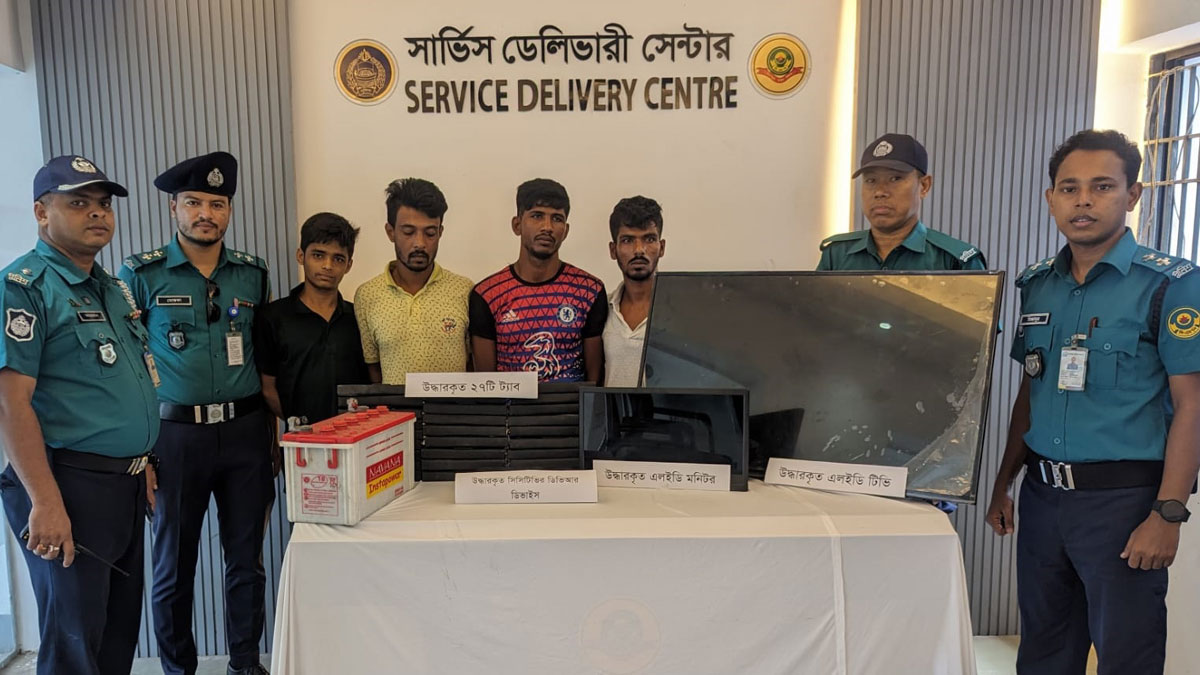 সরকারি প্রাথমিক বিদ্যালয়ে দুর্ধর্ষ চুরি, গ্রেপ্তার ২