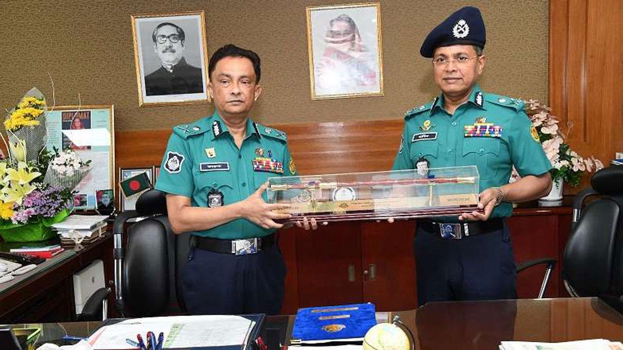 ডিএমপি কমিশনার হিসেবে দায়িত্ব নিলেন হাবিবুর রহমান