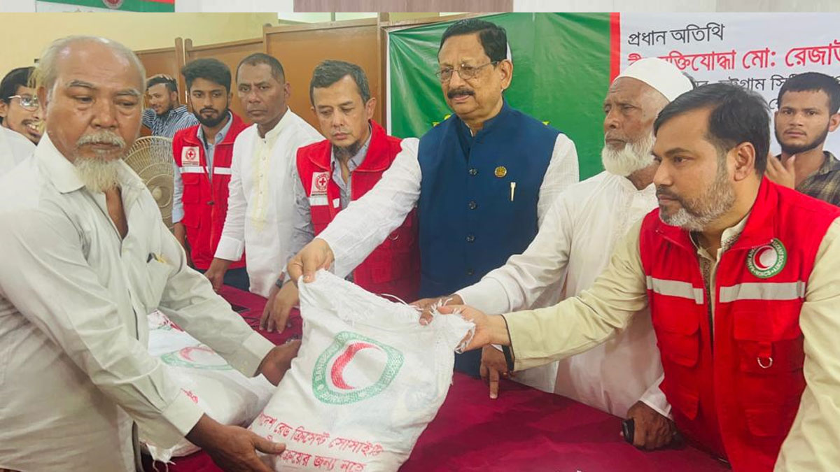 বর্জ্য নিয়ে সচেতন হলে জলাবদ্ধতা রোধ করা সম্ভব : চসিক মেয়র