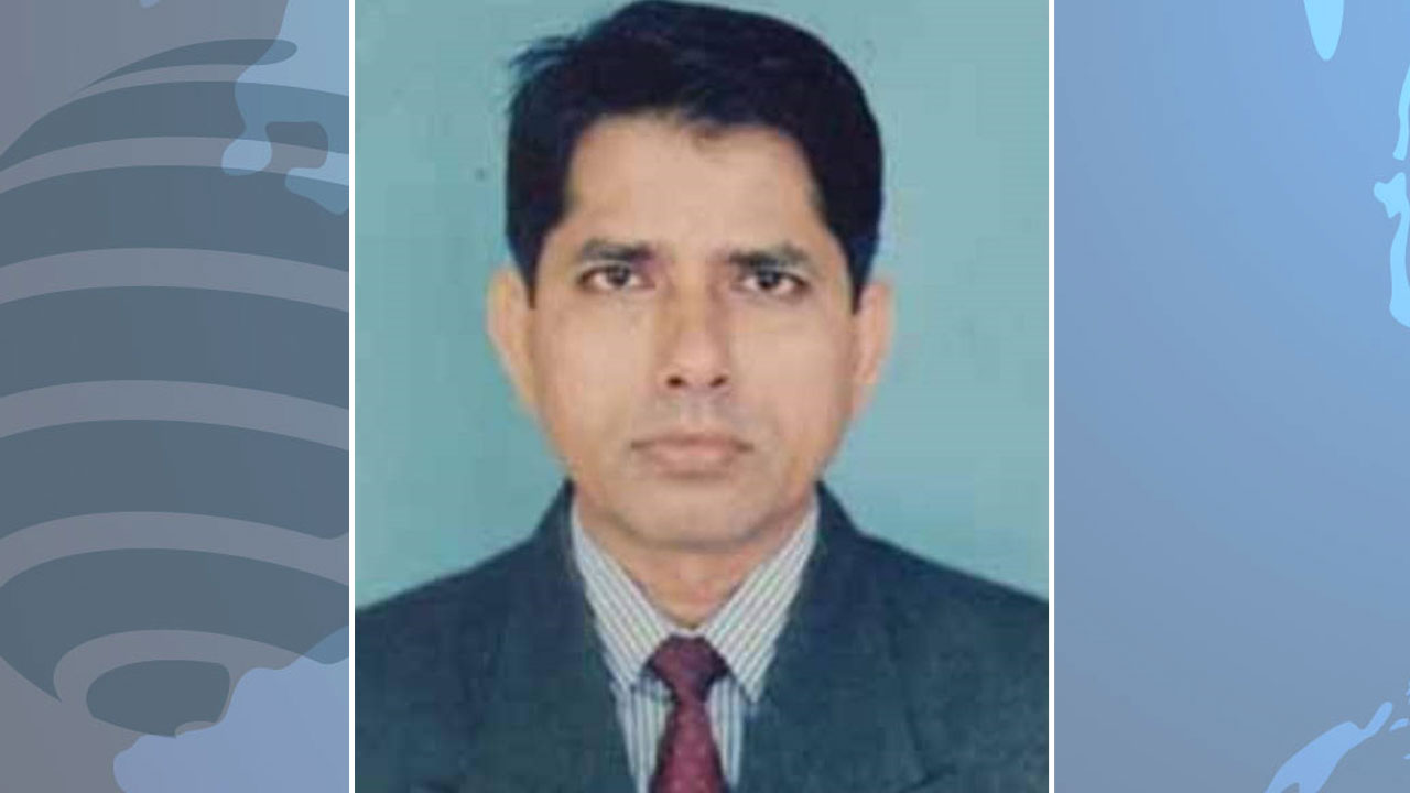 চেম্বারে রোগী দেখার সময় মৃত্যুর কোলে ঢলে পড়লেন চিকিৎসক