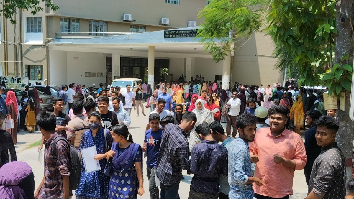 রাবির প্রথম বর্ষের ক্লাস শুরু, র্যাগিং হলে কঠিন শাস্তি