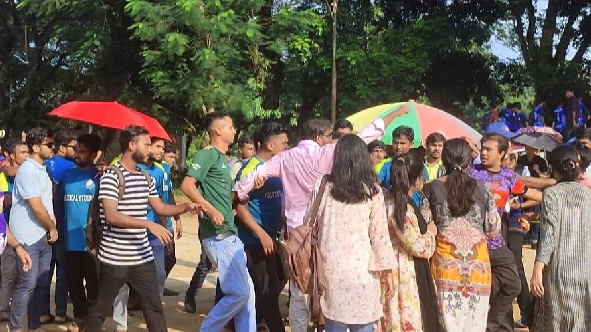 শাবিতে শিক্ষার্থীদের দিকে তেড়ে গেলেন দুই সহকারী প্রক্টর