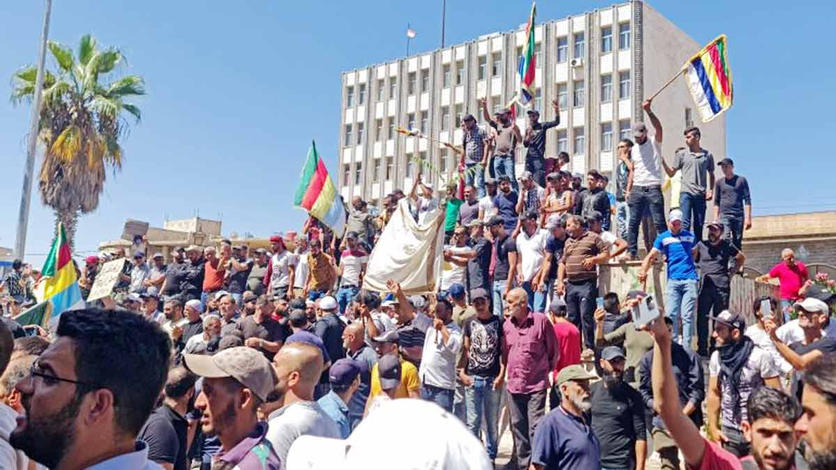 প্রেসিডেন্ট বাশারের পদত্যাগের দাবিতে বিক্ষোভ সিরিয়ায়