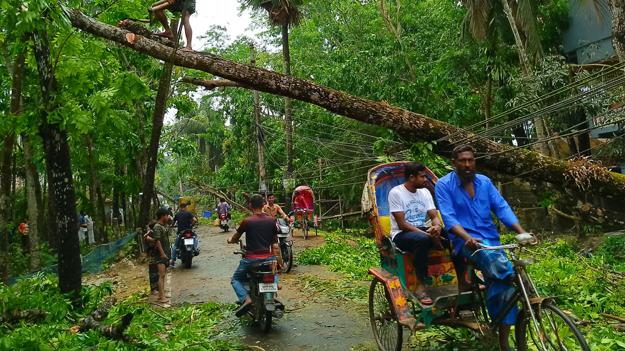 নয় জেলায় বজ্রপাত ও কালবৈশাখী ঝড়ে ১৪ জন নিহত