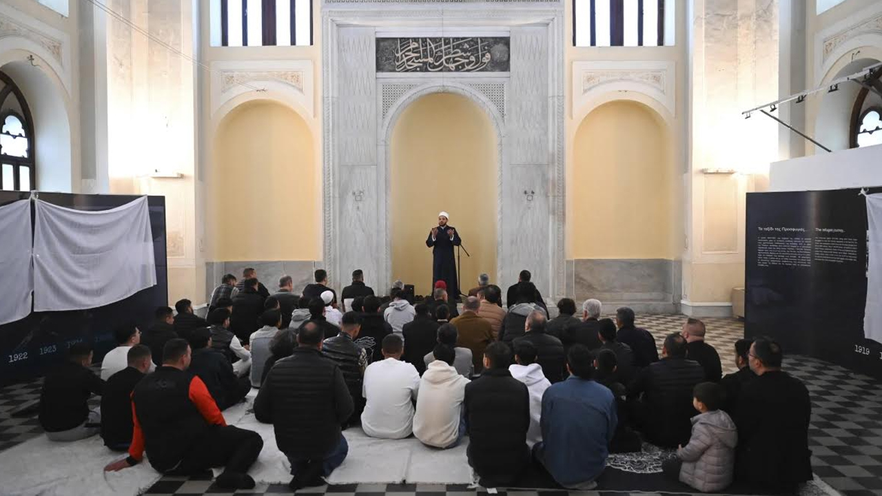 ১০০ বছর পর গ্রিসের ঐতিহাসিক ইয়েনি যামি মসজিদে ঈদের নামাজ