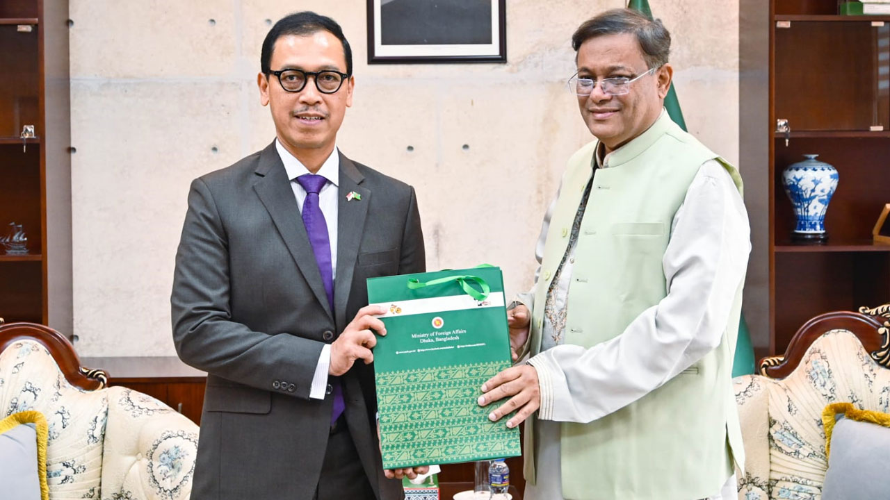 পররাষ্ট্রমন্ত্রীর সঙ্গে ইন্দোনেশিয়ার রাষ্ট্রদূতের বৈঠক