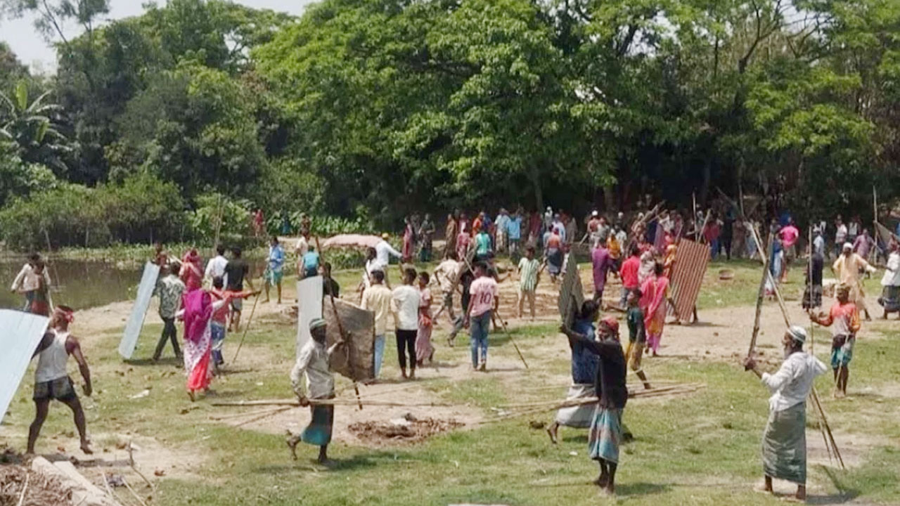 গরুকে ঘাস খাওয়ানো নিয়ে দুই পক্ষের সংঘর্ষে আহত ৩৫