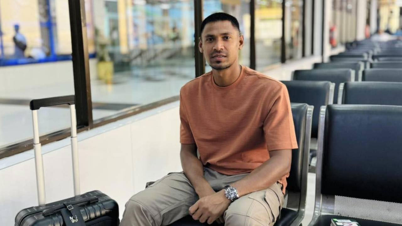 হঠাৎ যে কারণে ঢাকায় মুস্তাফিজ