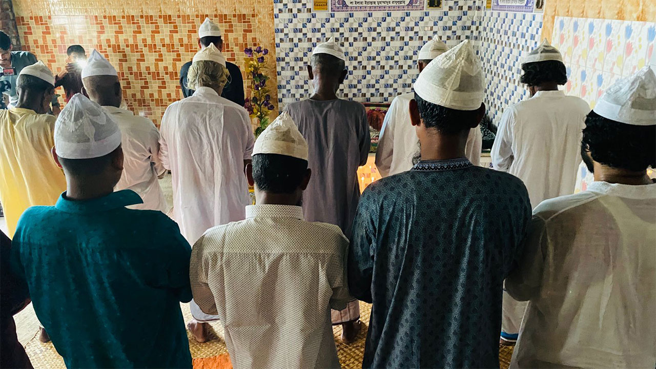 সৌদির সঙ্গে মিল রেখে নোয়াখালীর ৪ গ্রামে ঈদ আজ