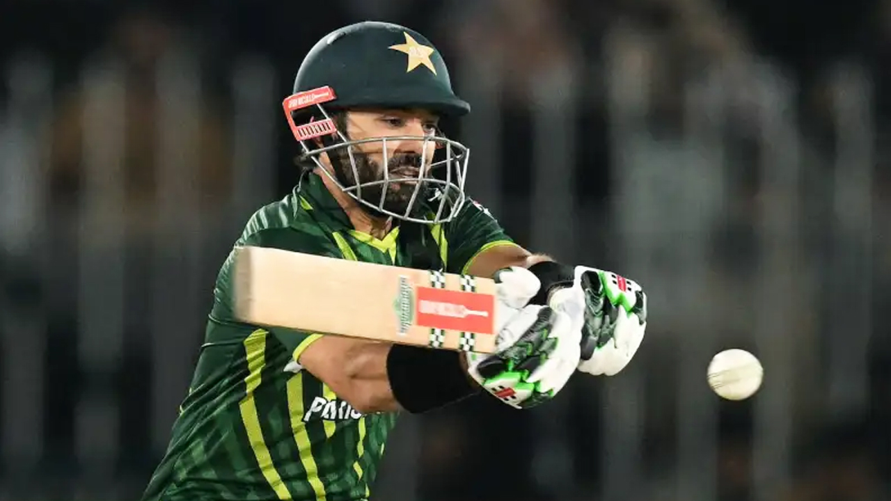 কোহলি-বাবরকে ছাড়িয়ে রিজওয়ানের রেকর্ড