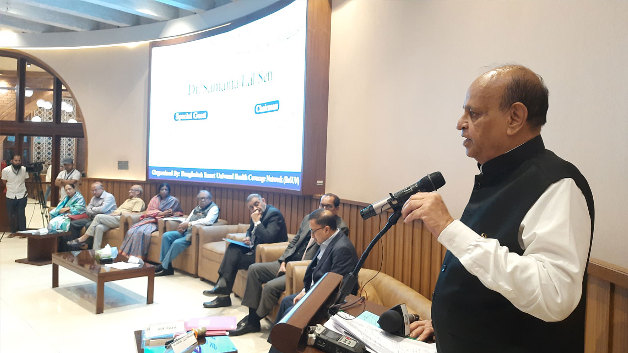 প্রধানমন্ত্রী দেশেই চোখ দেখান, আর এমপিরা সিঙ্গাপুরে চলে যান