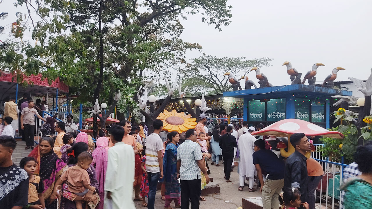 ওসমানী শিশু উদ্যানে দর্শনার্থীদের ঢল