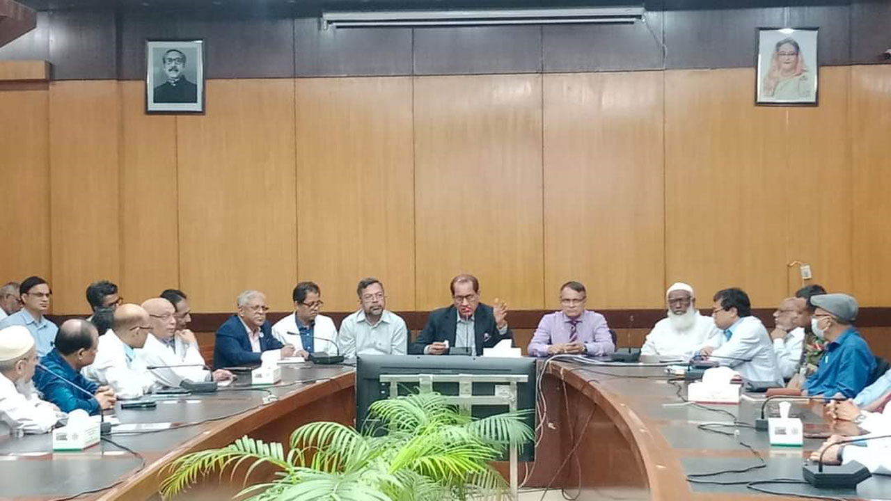 রোগীদের দুর্ভোগ লাঘব ও দ্রুত চিকিৎসা প্রদানের নির্দেশ উপাচার্যের