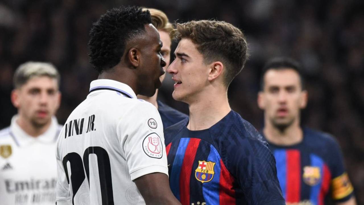 মর্যাদার জয়ের খোঁজে বার্সা, শিরোপার পথে এগোতে চায় রিয়াল