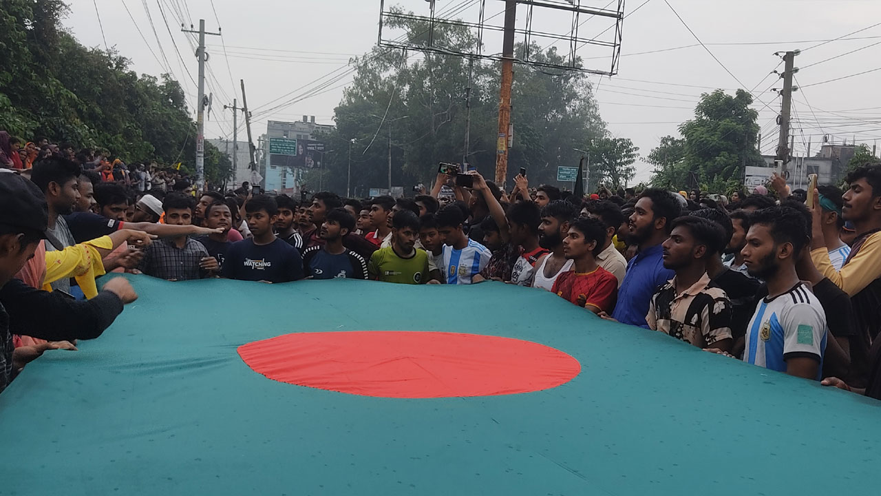 রংপুরে বিজয় মিছিলে ‌‘শহীদ আবু সাঈদ’কে স্মরণ ও সমাবেশ