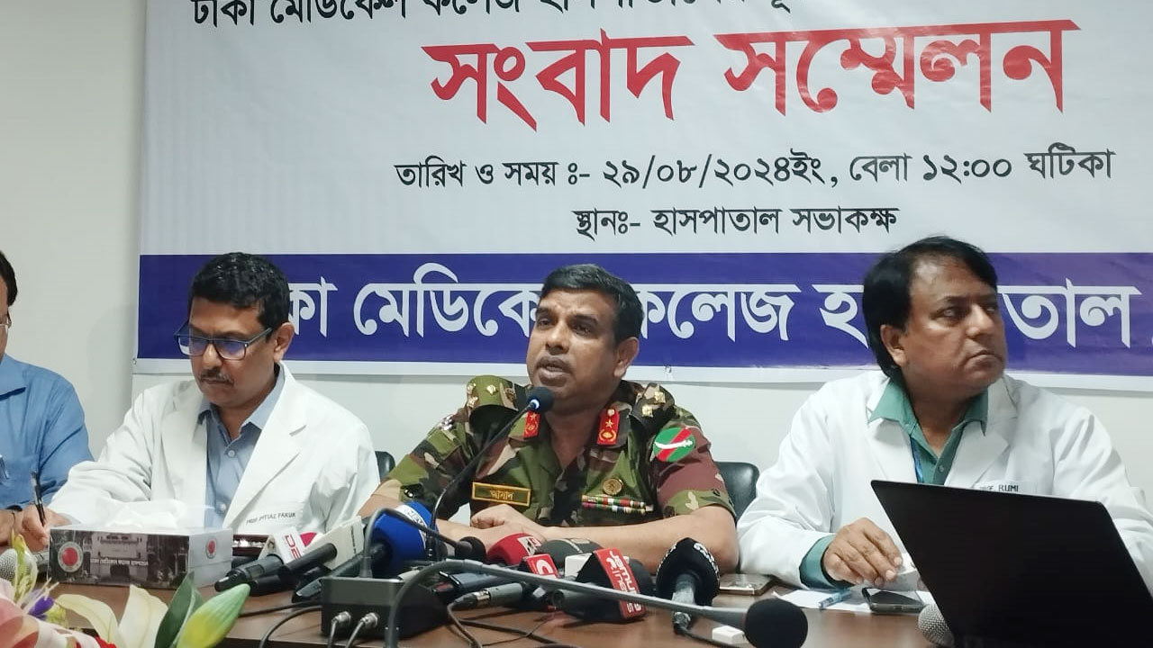 ঢামেক হাসপাতালকে ঢেলে সাজাতে ১০০ দিনের কর্মসূচি গ্রহণ