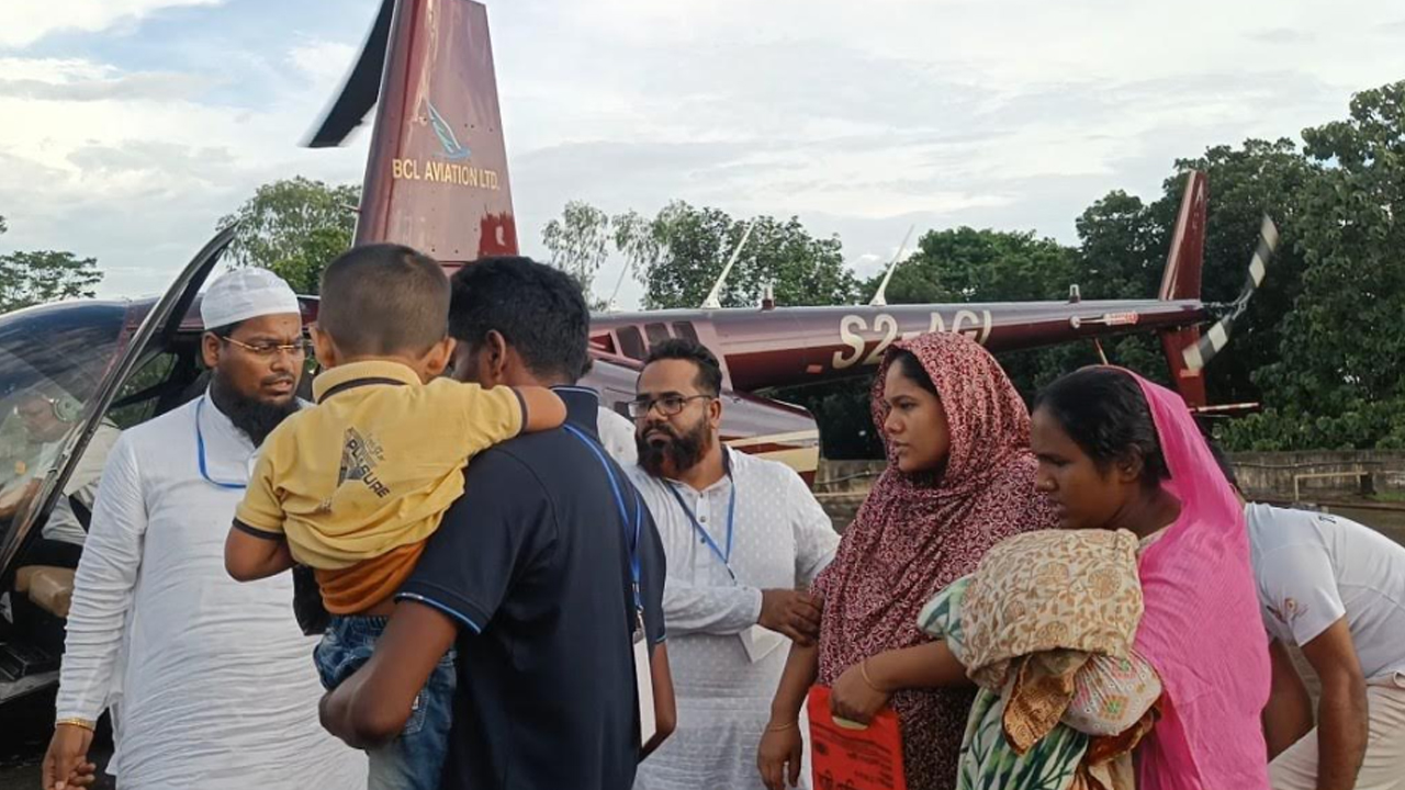 ফেনীতে আট মাসের অন্তঃসত্ত্বা নারীকে হেলিকপ্টারে উদ্ধার