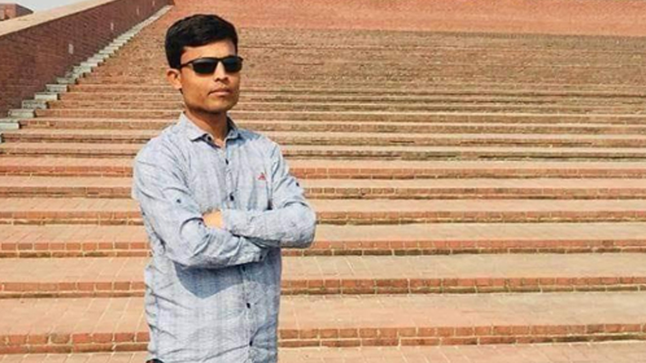 মুরগি চুরি করতে গেলেও সঙ্গে ৮টি পিস্তল নিয়ে যান ছাত্রলীগ নেতা!