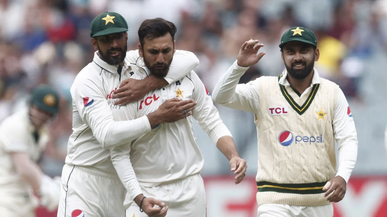 বাংলাদেশ টেস্টে এক স্পিনার কেন– ব্যাখ্যা দিলেন সালমান আঘা