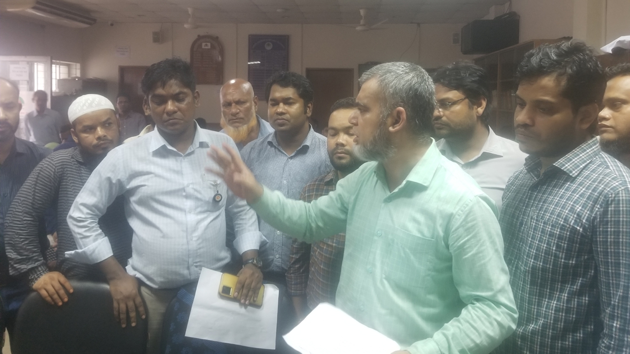 ৬ দফা দাবিতে সচিবালয়ে বিক্ষোভ বৈষম্যবিরোধী কর্মচারী সংগঠনের