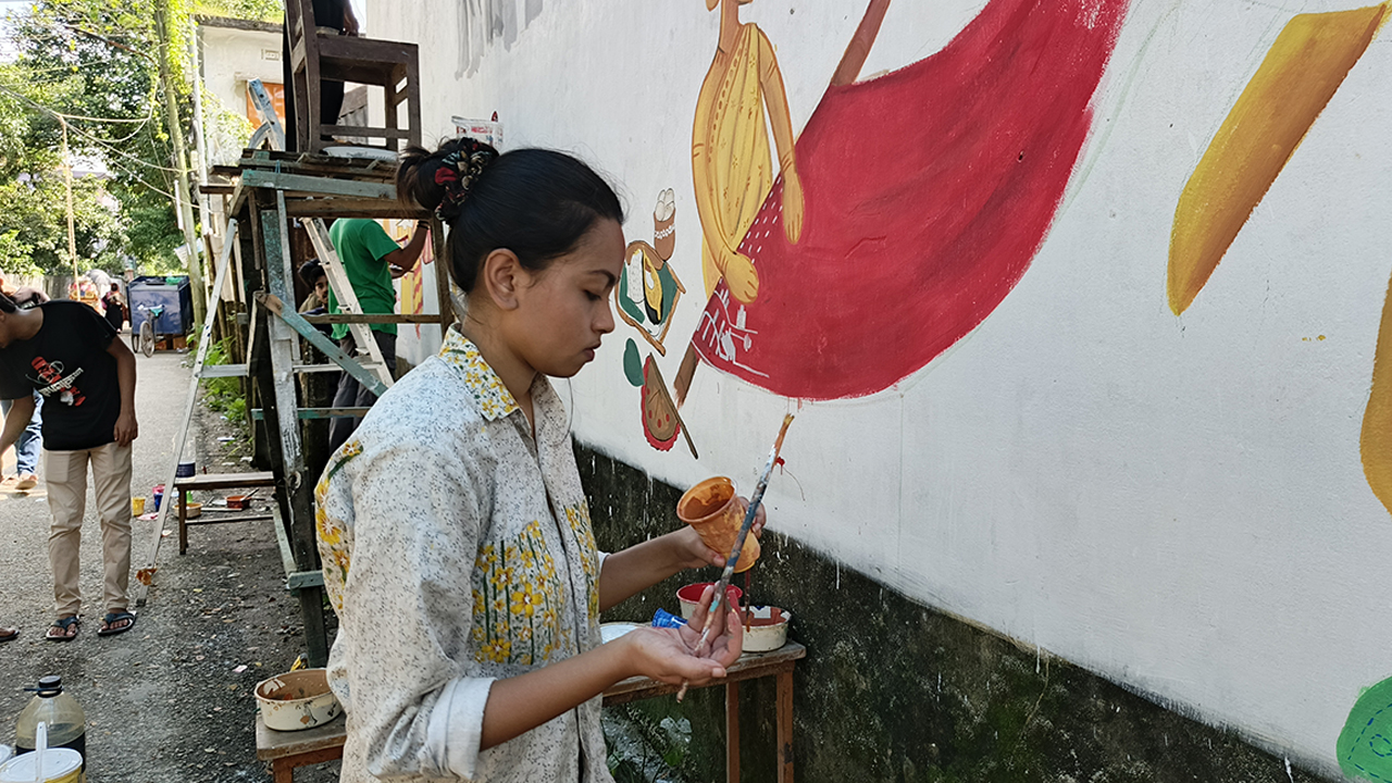 প্রতিবাদের রঙিন গ্রাফিতিতে বদলে গেছে সুনামগঞ্জের দেয়াল 