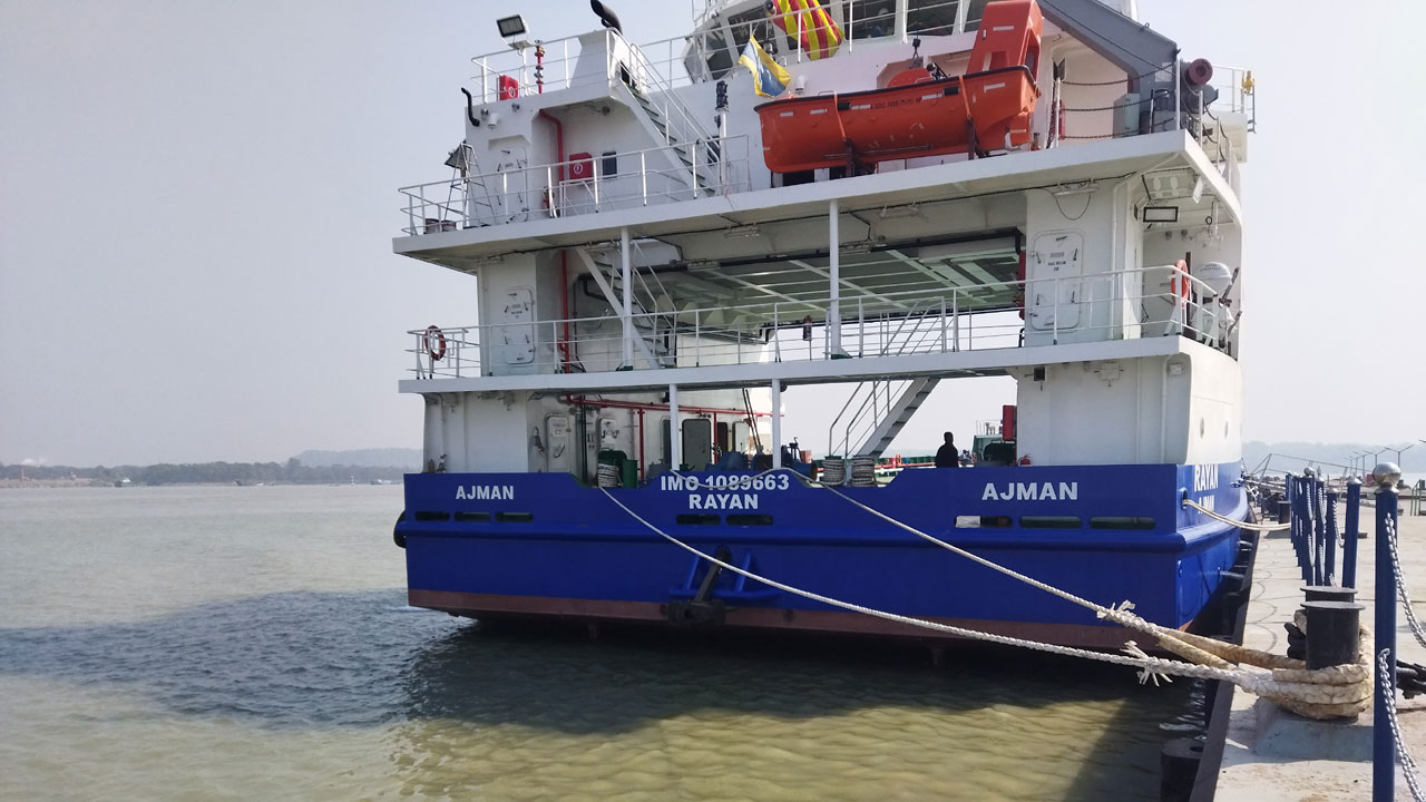 বাংলাদেশ থেকে জাহাজ যাচ্ছে আরব আমিরাতে