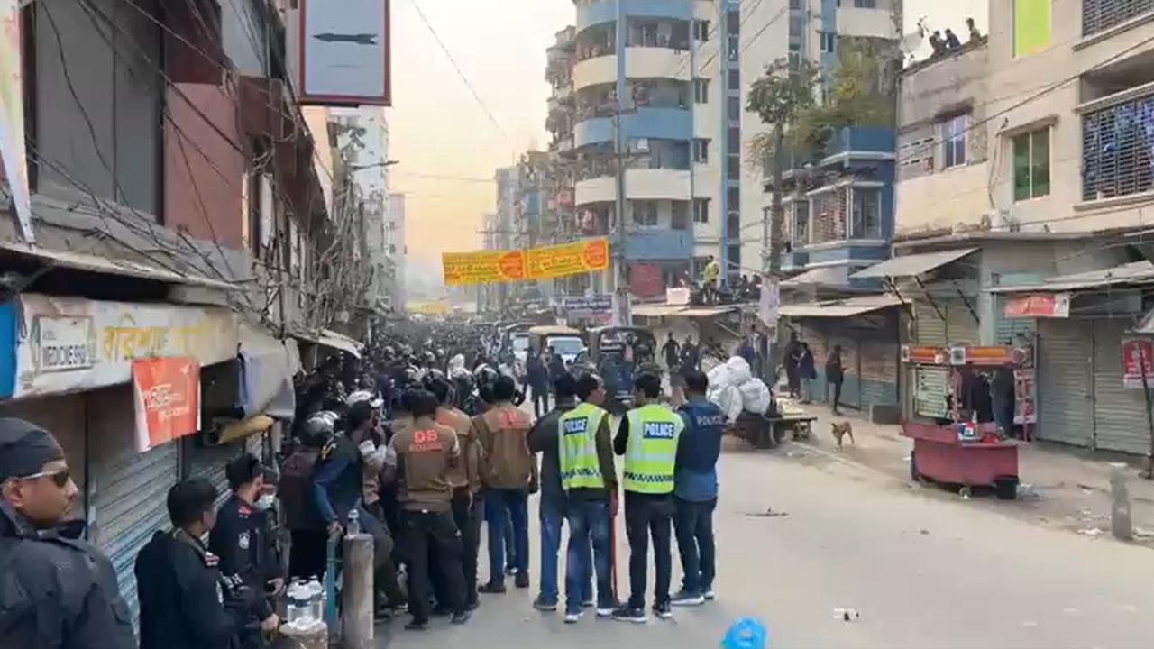 ১৫ লাখ টাকা নগদ ও ‘সেইফ এক্সিট’ চায় ডাকাতরা