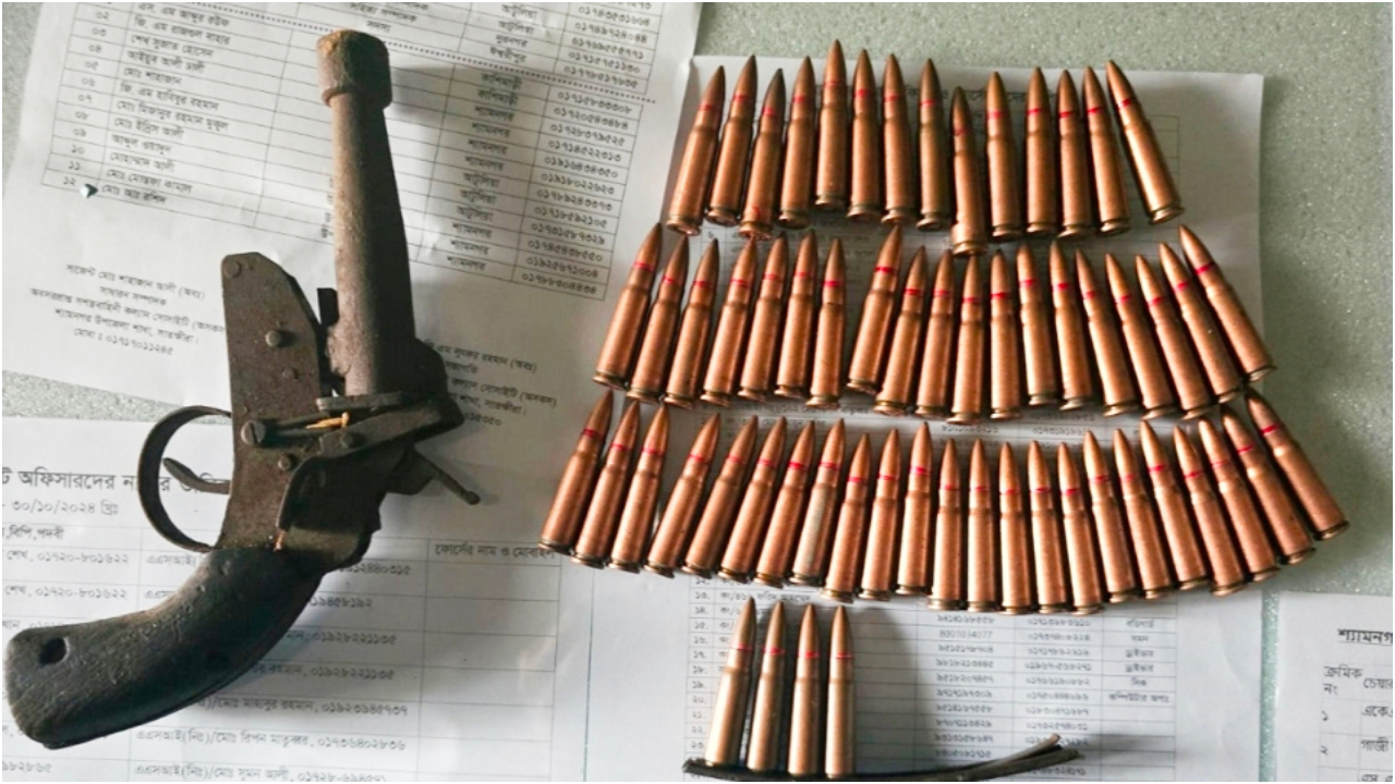 সাতক্ষীরায় থানা থেকে লুট হওয়া অস্ত্র ও ৬০ রাউন্ড গুলি উদ্ধার