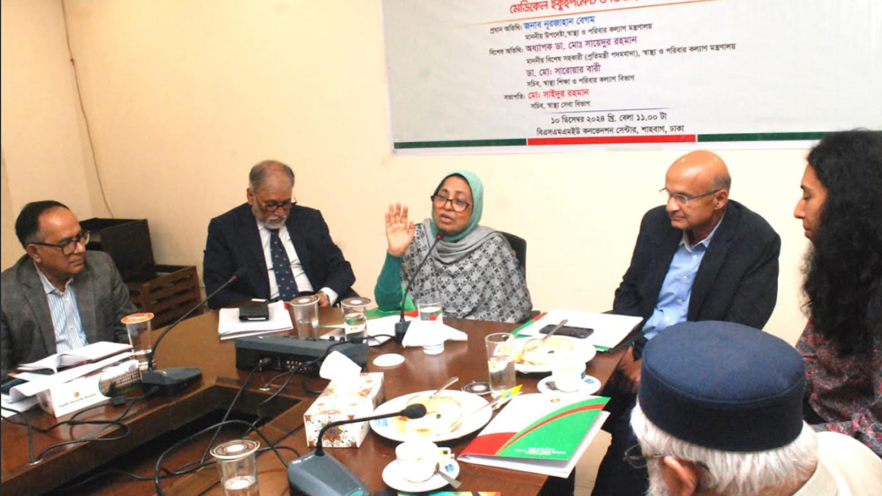 সেবার পরিবর্তে চিকিৎসা এখন ব্যবসা হয়ে গেছে : স্বাস্থ্য উপদেষ্টা