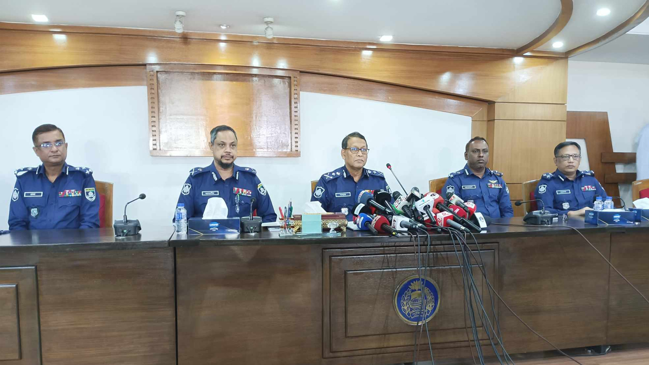 ছাত্র-জনতার বিপক্ষে অবস্থান নেওয়া পুলিশ সদস্যদের শনাক্তে কাজ চলছে