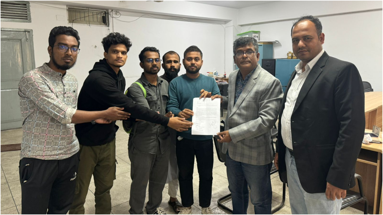 জবিতে আওয়ামী মতাদর্শের কাউকে সুযোগ না দিতে স্মারকলিপি