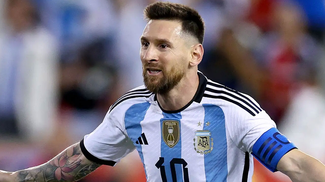 ১৭ বছর পর মেসিকে ছাড়া ফিফার বিশ্ব একাদশ, জায়গা পেলেন কারা?