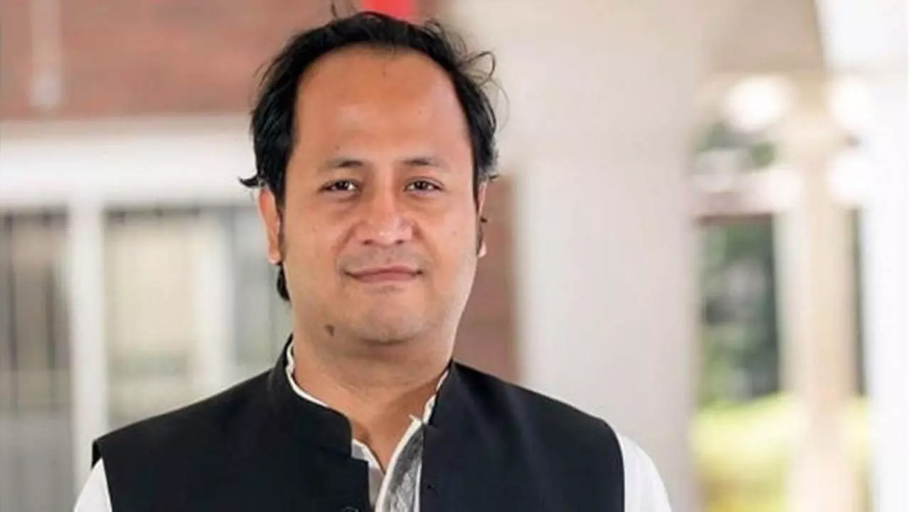 সাবেক শিক্ষামন্ত্রী নওফেলের বিরুদ্ধে দুর্নীতির মামলা