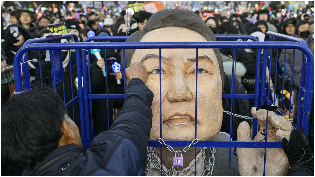 অভিশংসিত হলেন দ. কোরিয়ার প্রেসিডেন্ট ইউন