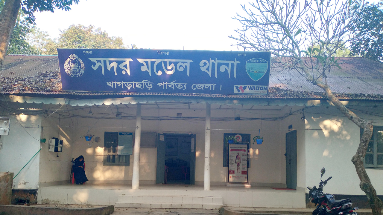 খাগড়াছড়িতে বাসায় ঢুকে নারীকে হত্যার ঘটনায় যুবক আটক