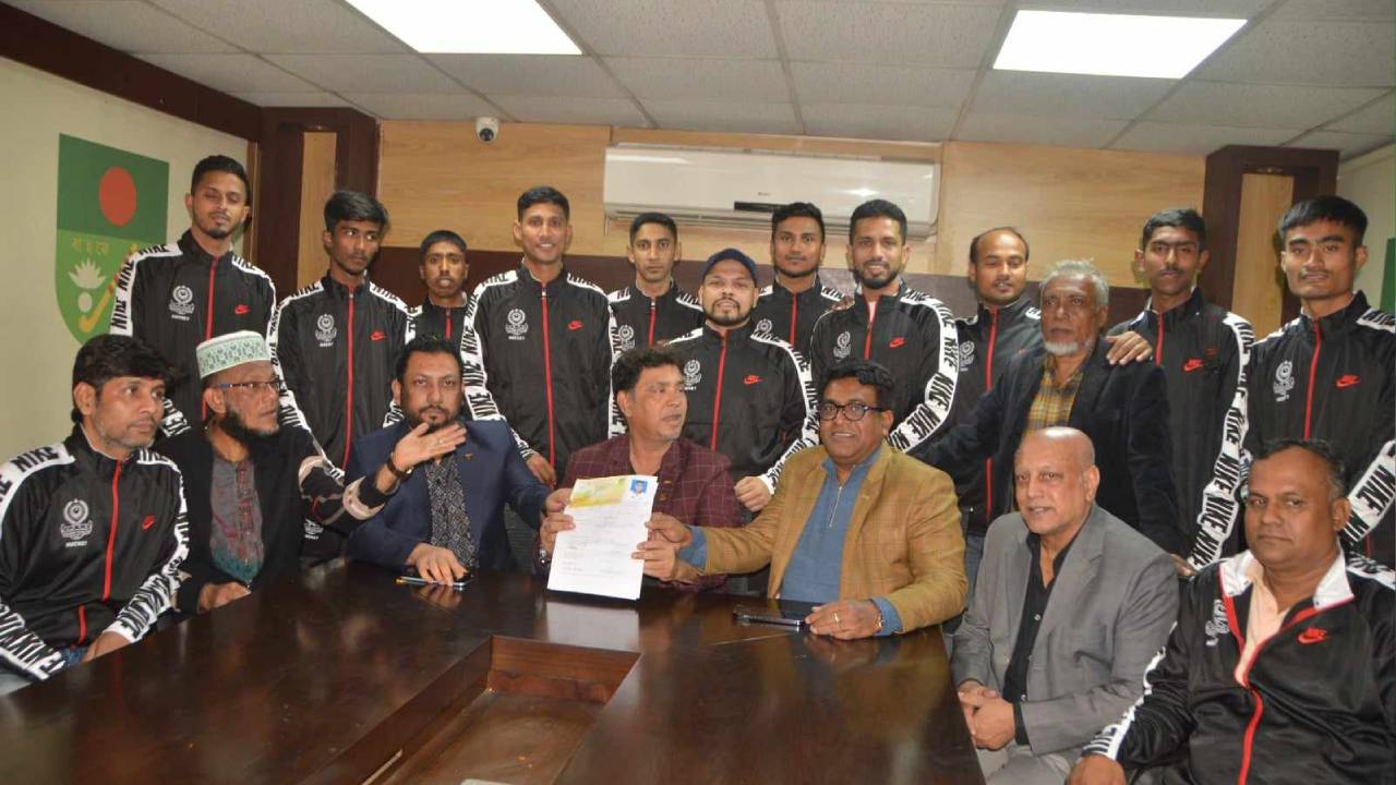 শেষ দিনে দলবদলে উষা, মোহামেডান; নেই সোনালী ব্যাংক!