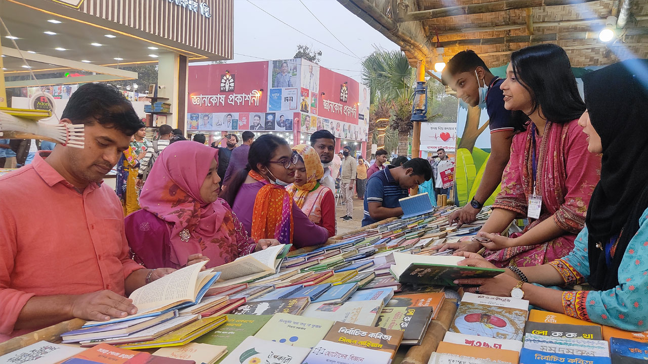 কবিতার বই বেশি, পাঠক কম : মান নিয়ে প্রশ্ন