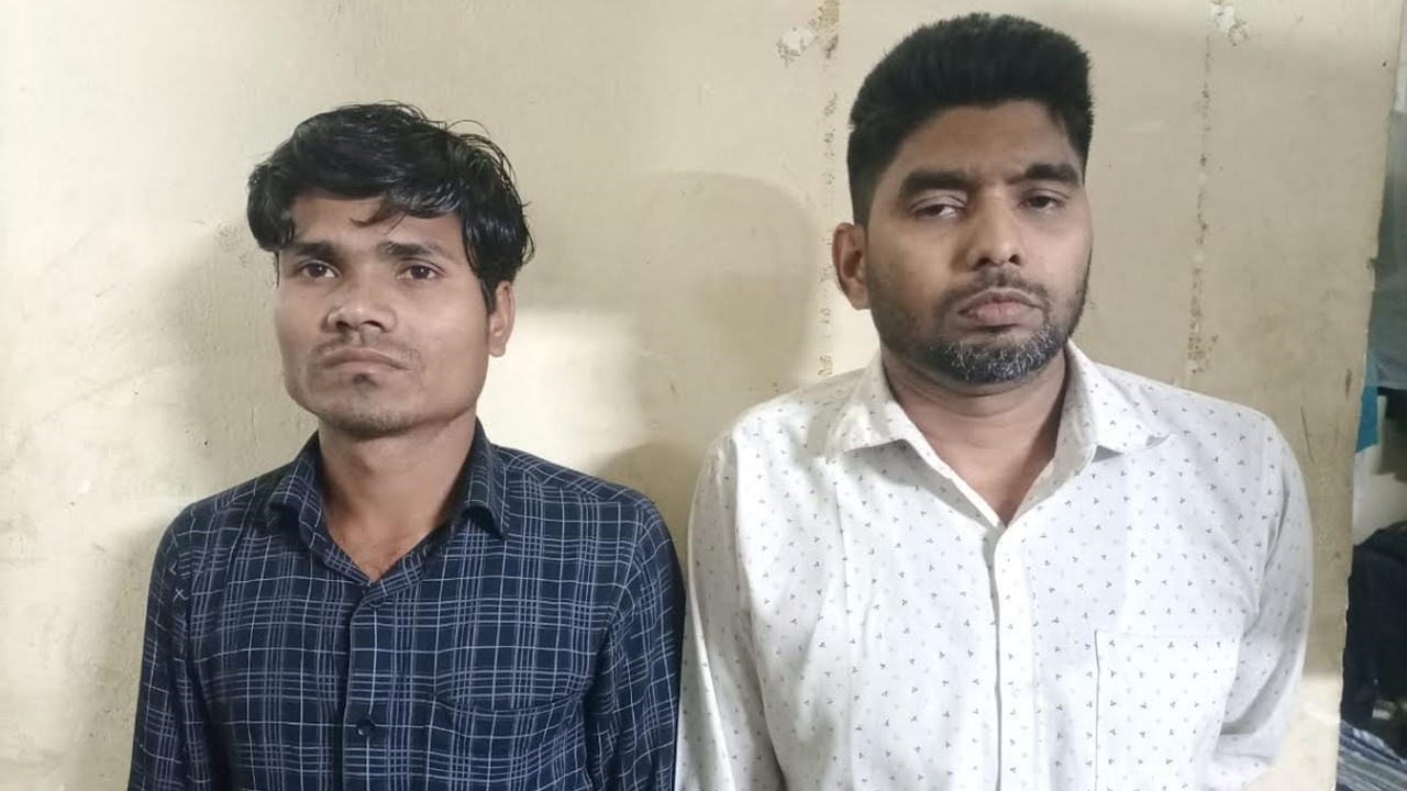 চমেক হাসপাতাল থেকে ২ ‘দালাল’ আটক