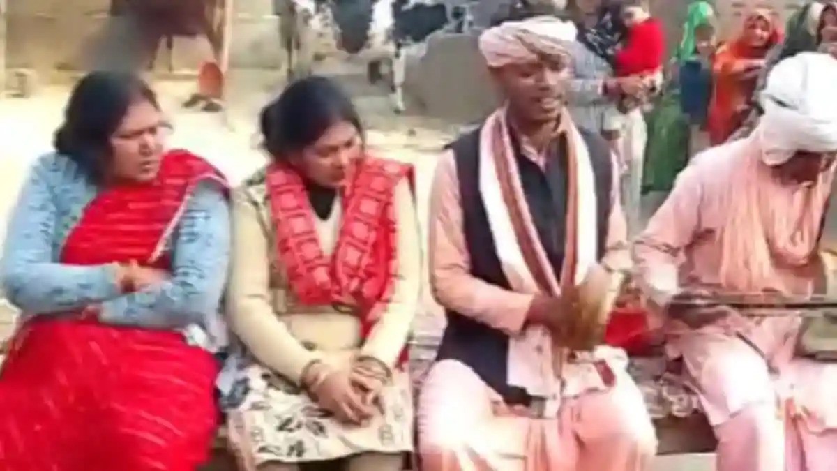 হারানোর ২২ বছর পর সন্নাসী বেশে মায়ের কাছে ফিরল ছেলে