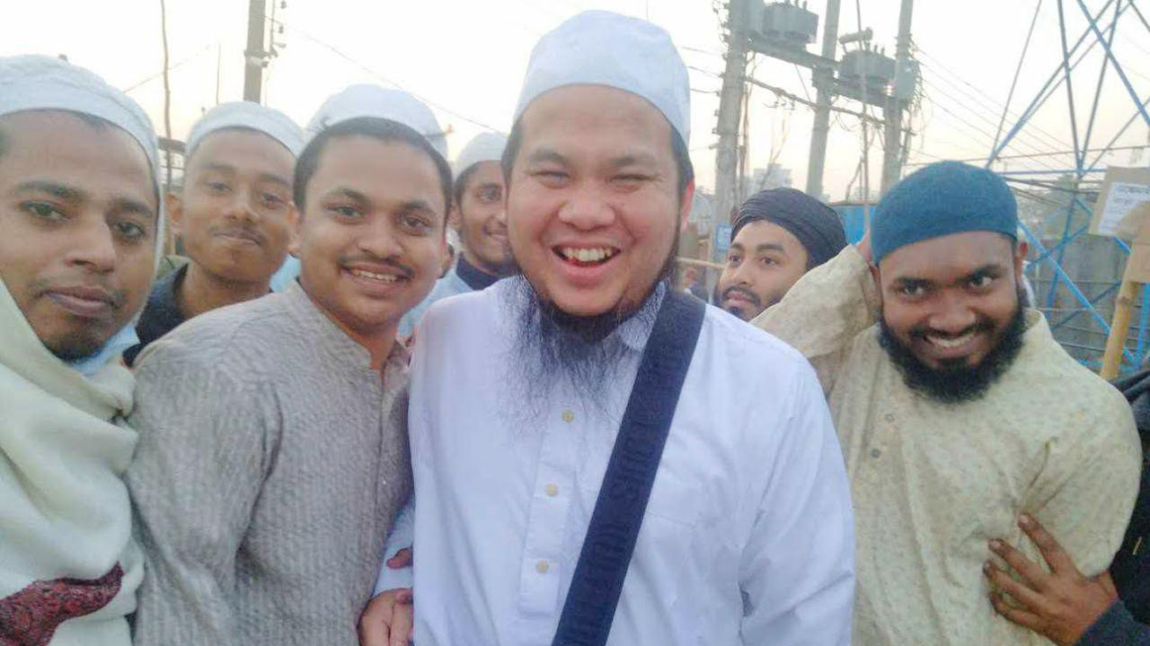 বিশ্ব ইজতেমায় ‘মানবতার ফেরিওয়ালা’ ইবিট লিও