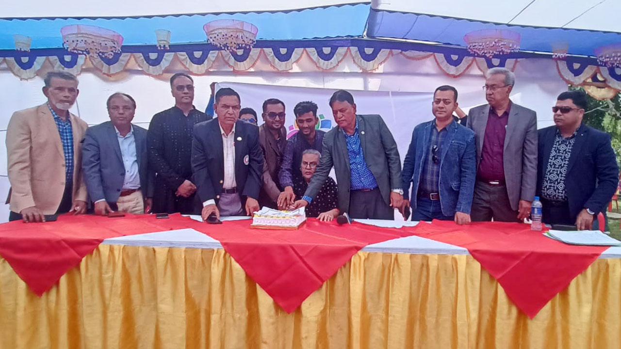 ‘ঢাকা পোস্ট সত্যের সাথে বস্তুনিষ্ঠ সংবাদ পরিবেশন করছে’