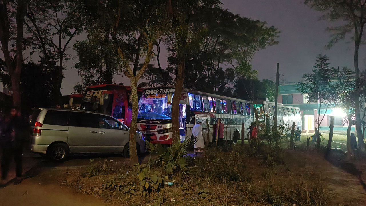 কুয়াকাটায় ফাঁকা নেই হোটেল, স্থানীয়দের বাসায় থাকছেন পর্যটকরা