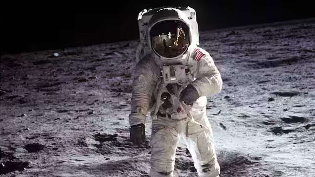 চাঁদে গিয়ে নিজের কণ্ঠস্বরও শুনতে পান না নভোচারী, কিন্তু কেন?