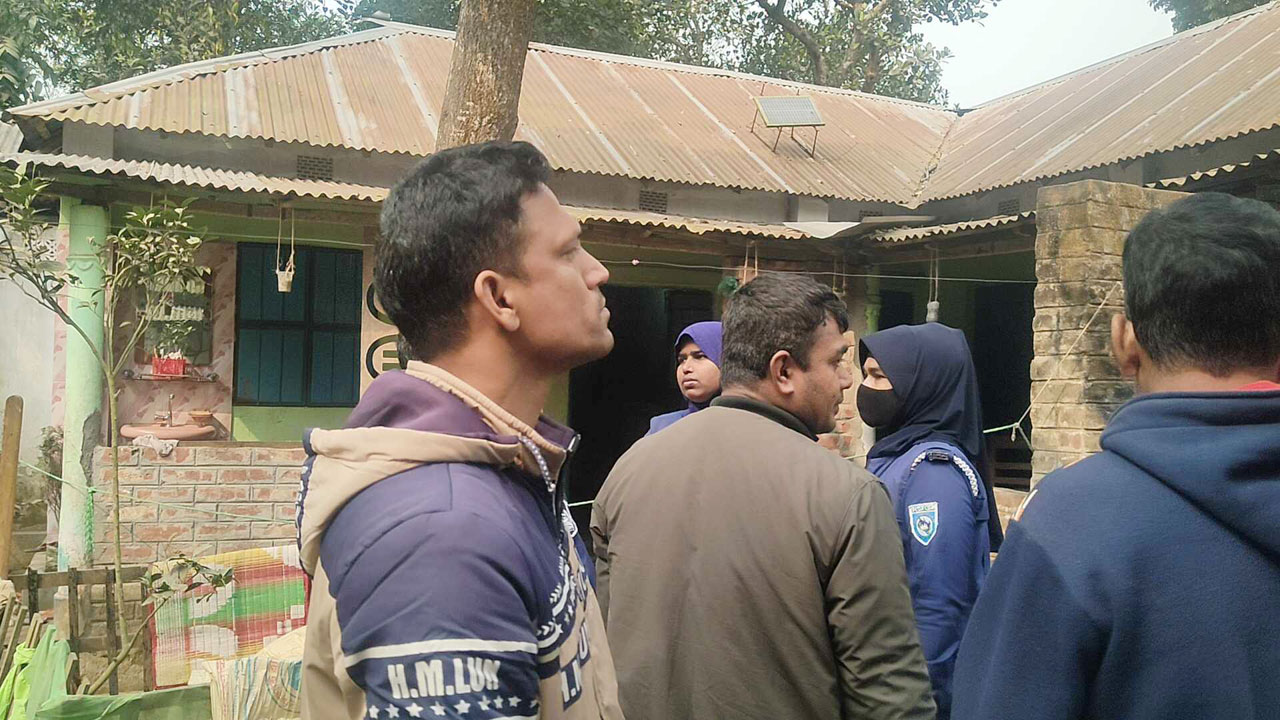 স্ত্রী ও দুই সন্তানকে হত্যার পর ব্যবসায়ীর আত্মহত্যার চেষ্টা