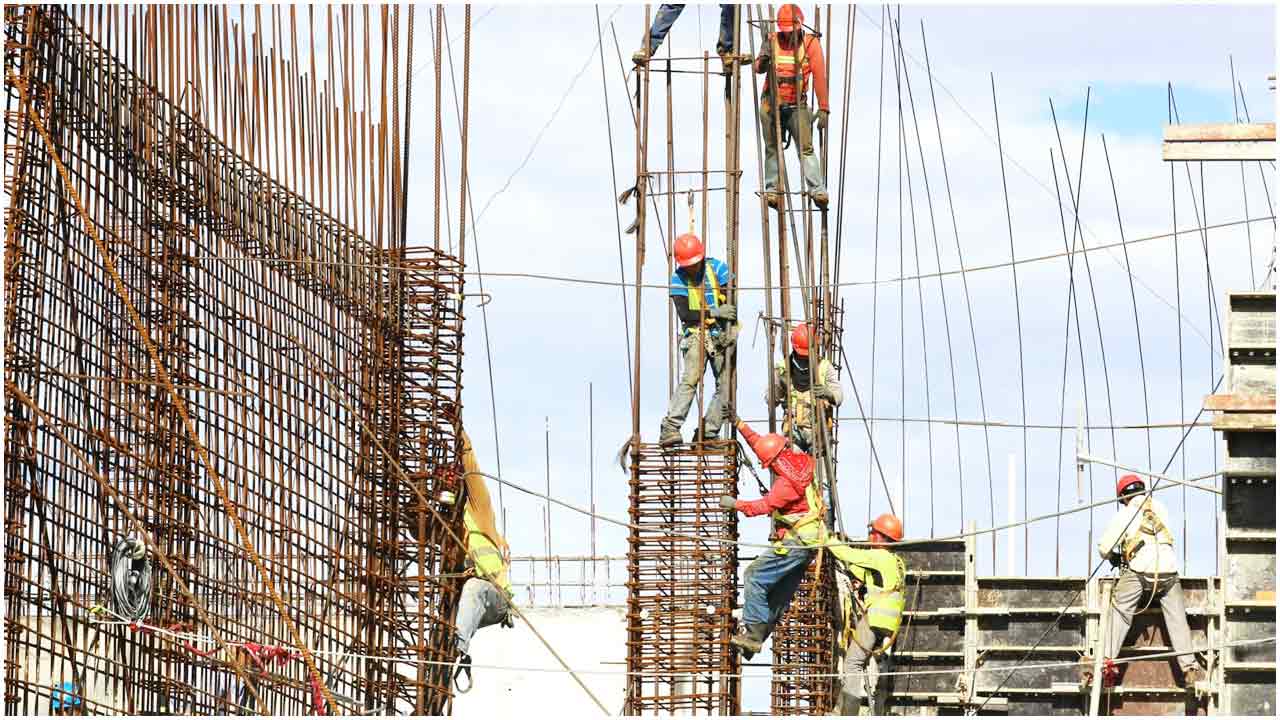 লাগামহীন ব্যয় বৃদ্ধি, সৌদি প্রবাসীদের রেমিট্যান্সে টান