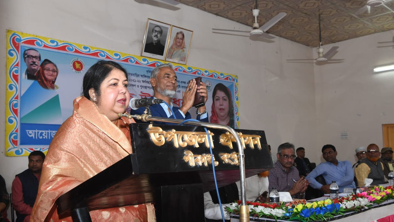 কৃষকদের ঐকান্তিক প্রচেষ্টায় দেশ আজ খাদ্যে স্বয়ংসম্পূর্ণ