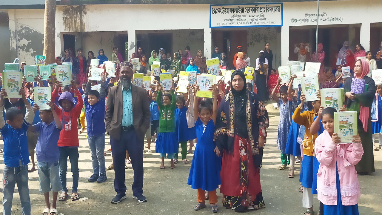 নতুন বই পায়নি বাউফলের ৬৭টি মাদরাসার ৮ম শ্রেণির শিক্ষার্থীরা