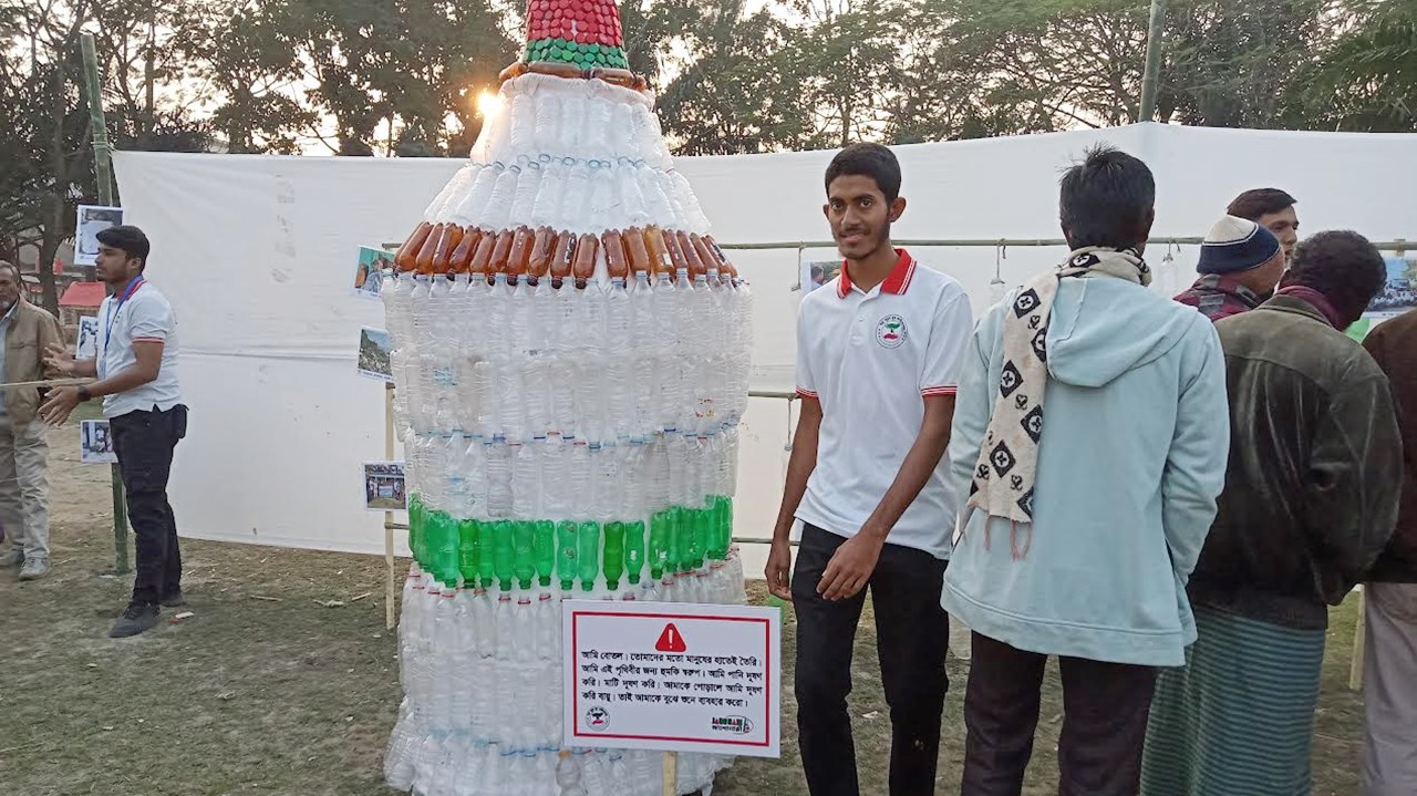 বরগুনায় ভিন্নধর্মী প্লাস্টিক প্রদর্শনী